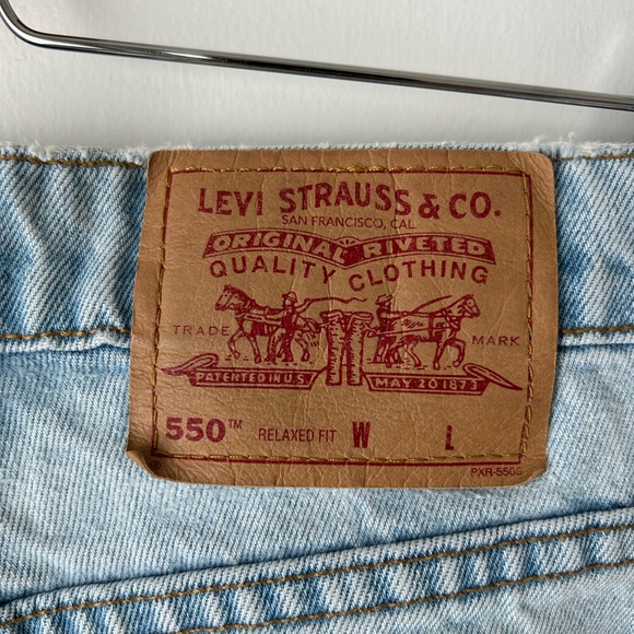 Vintage Levis 550 Light Wash relax fit Jeans Made in Canada - Picture 14 of 16